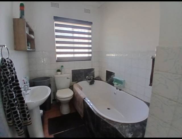 3 BEDROOM HOUSE FOR SALE IN LEONDALE
